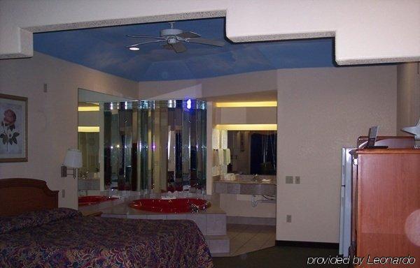 Regency Inn And Suites Хамбл Номер фото